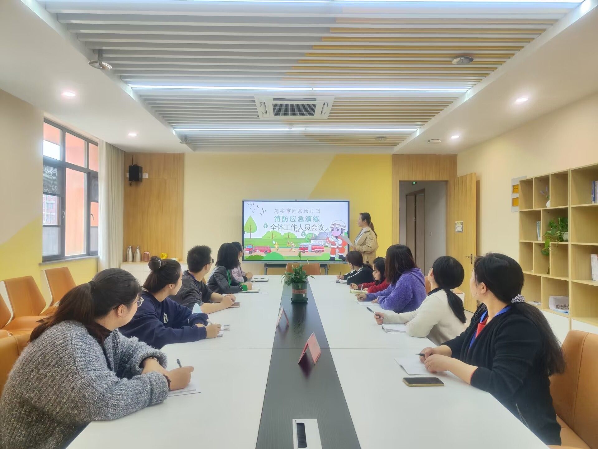 消防演练  防患未“燃”