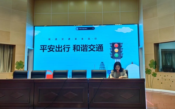 “交通无小事 安全伴我行”——一幼教育集团闸东幼儿园交通安全日宣传活动