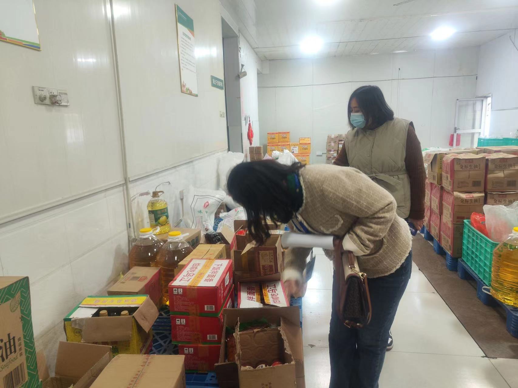 海安一幼：抓食品安全 保舌尖安全 ——一幼教育集团闸东幼儿园开展对食品供应商飞行检查活动