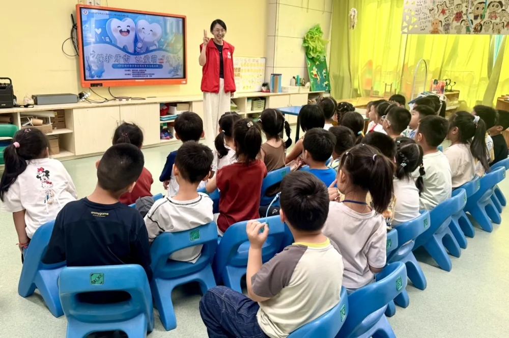 海安一幼：社区校园齐助力，童心护齿共健康
