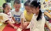 海安一幼：银发映童心，双节传温情——退休老教师带萌娃共庆国庆中秋