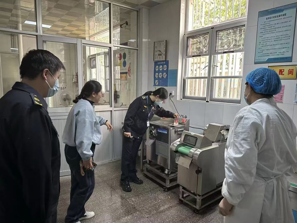 海安一幼：“食”刻坚守 安全相伴