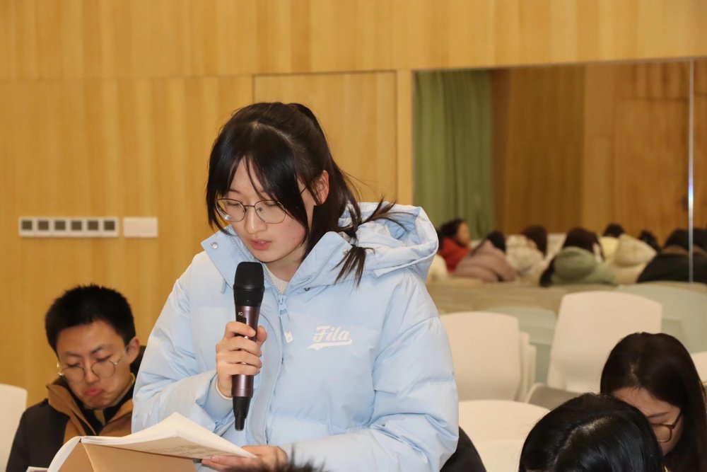 海安一幼：以研促教伴童成长 ——海安一幼开展《和儿童在一起》主题研讨活动